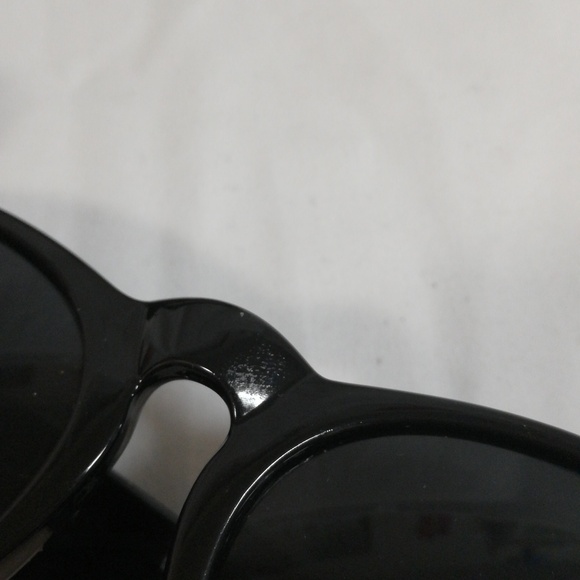 Vintage Chanel sunglasses - Picture 8 of 11